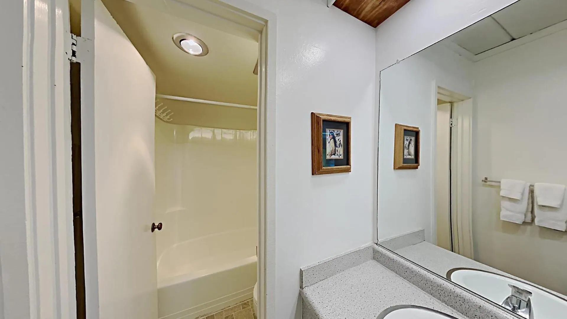 Two Bedroom Condos With Mountain Views At 1849 Condos Mammoth Lakes 0*,