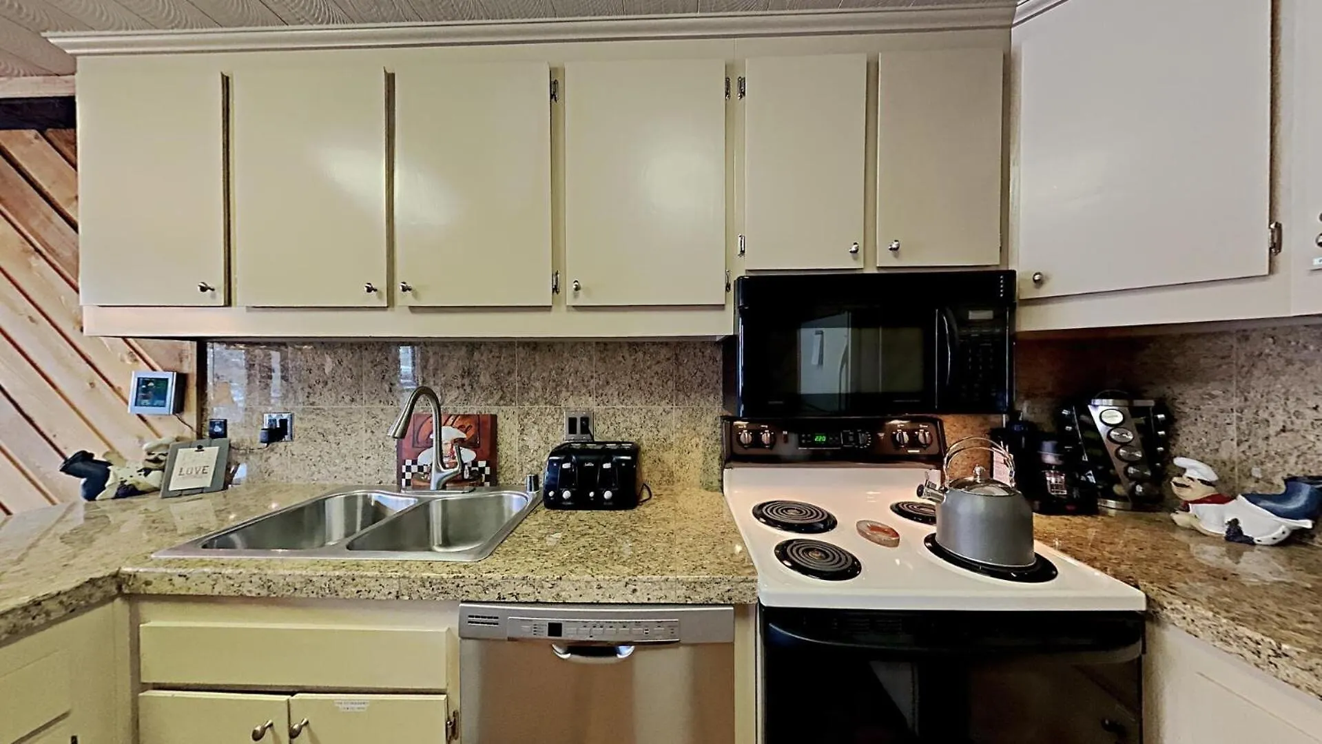 Apartment Two Bedroom Condos With Mountain Views At 1849 Condos Mammoth Lakes United States